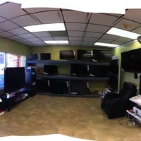 10/24/2011에 Brian J.님이 Quality TV Sales &amp;amp; Service에서 찍은 사진