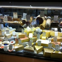 Foto tomada en Fairfield Cheese Company  por Sarah D. el 3/3/2012