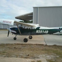 รูปภาพถ่ายที่ Skydive Coastal Carolinas โดย Dee M. เมื่อ 11/6/2011
