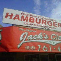 Foto tirada no(a) Jack&amp;#39;s Classic Hamburgers por Amanda PartyPoison N. em 1/23/2012