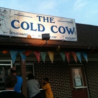 รูปภาพถ่ายที่ Cold Cow โดย Cris F. เมื่อ 7/7/2011
