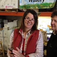 Foto tirada no(a) Mutt Lynch Winery por Bill D. em 3/2/2012