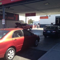รูปภาพถ่ายที่ Penske Toyota Scion of Downey โดย Marlon เมื่อ 6/26/2012