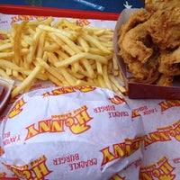 รูปภาพถ่ายที่ Henny Fried Chicken โดย Çağla B. เมื่อ 4/26/2012