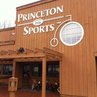 Foto scattata a Princeton Sports da 💜ⓒⓗⓡⓘⓢⓣⓘⓝⓐ . il 2/11/2012