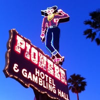 Foto scattata a Pioneer Hotel and Gambling Hall da Mark il 5/5/2011