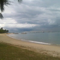 Photo taken at Goldkist Beach Resort by Noina A. on 11/15/2011