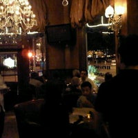 Снимок сделан в La Traviata Restaurant Bar and Lounge пользователем Trang T. 9/9/2011