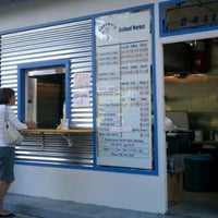 รูปภาพถ่ายที่ Freshy&#39;s Seafood Shack โดย Dan เมื่อ 7/3/2011