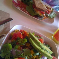 Снимок сделан в Lettuce Love Cafe пользователем Keli W. 8/4/2012