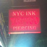 Das Foto wurde bei NYC Ink Tattoo von Lakiesha H. am 5/29/2012 aufgenommen