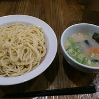 Photo taken at 博多つけ麺 秀 by Yoshi on 1/27/2012