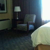 Photo taken at Avenue Crowne Plaza Chicago Magnificent Mile by Marcus C. on 1/27/2012