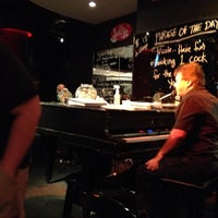 Снимок сделан в Jolly&amp;#39;s American Beer Bar and Dueling Pianos пользователем B.J. E. 6/17/2012