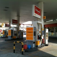 Das Foto wurde bei Shell von zam am 8/29/2012 aufgenommen