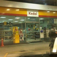Foto diambil di Shell oleh Nurul Ashikin H. pada 11/7/2011