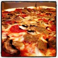 Снимок сделан в La Rocco&amp;#39;s Pizzeria пользователем Serena E. 8/20/2012