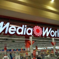 รูปภาพถ่ายที่ MediaWorld โดย Frank G. เมื่อ 4/19/2012