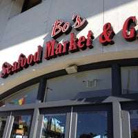 Foto scattata a Bo&amp;#39;s Seafood Market and Grill da Cole P. il 12/22/2011