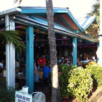 4/4/2011 tarihinde Bruce L.ziyaretçi tarafından Parrot Key Caribbean Grill'de çekilen fotoğraf