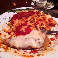 รูปภาพถ่ายที่ Noodles Italian Cafe &amp;amp; Sushi Bar โดย Nancy A. เมื่อ 11/30/2011
