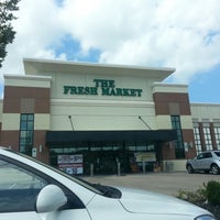 รูปภาพถ่ายที่ The Fresh Market โดย Alex B. เมื่อ 9/6/2012