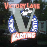 Foto tirada no(a) Victory Lane Indoor Karting por Joey C. em 9/26/2011