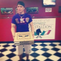 Foto scattata a Coffaro&amp;#39;s Pizza da CJ W. il 4/19/2012