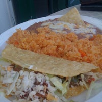 Foto tomada en Marieta&amp;#39;s Fine Mexican Food &amp;amp; Cocktails  por Jackie H. el 10/15/2011