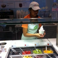 Photo taken at Pinkberry by Daria B. on 7/25/2012