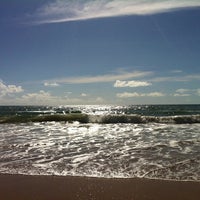 Photo taken at Praia De Aleluia by Carol D. on 1/28/2012