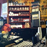 Foto tirada no(a) Cafe Edna por gregory c. em 7/8/2012