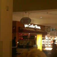 Photo taken at The Coffee Bean &amp; Tea Leaf by Felix G. on 12/21/2011