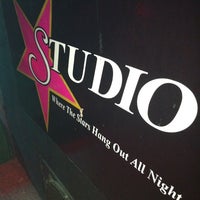 6/2/2012 tarihinde Jesse M.ziyaretçi tarafından Studio Karaoke Club'de çekilen fotoğraf