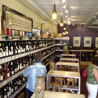 Foto scattata a Meza Wine Shop da Duane H. il 6/9/2012