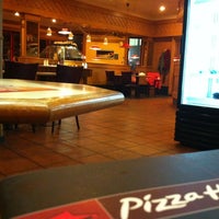 3/22/2012に« uʍop-ıɐs-dn ».がPizza Hutで撮った写真