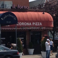 6/11/2012 tarihinde Caitlin H.ziyaretçi tarafından Corona Pizza (Il Forno)'de çekilen fotoğraf