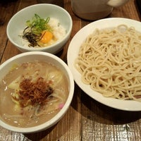 Photo taken at 博多つけ麺 秀 by Ryuji K. on 4/14/2012