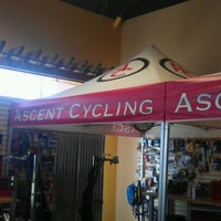 รูปภาพถ่ายที่ Ascent Cycling โดย Braden C. เมื่อ 6/4/2012