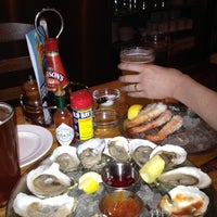 Foto tomada en Hank&amp;#39;s Oyster Bar  por Jennifer C. el 3/24/2012