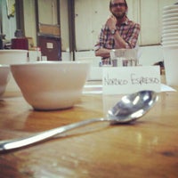 รูปภาพถ่ายที่ One Village Coffee World HQ โดย Brian B. เมื่อ 4/19/2012