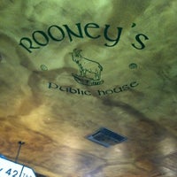 3/7/2012 tarihinde Monica T.ziyaretçi tarafından Rooney&amp;#39;s Public House- the Gastropub'de çekilen fotoğraf