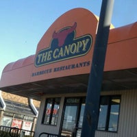 Foto tirada no(a) The Canopy por Sharon C. em 2/26/2012