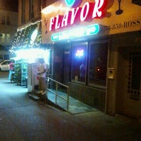Foto tirada no(a) Flavor Lounge NYC por Missmac731 em 6/24/2012