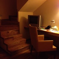 Photo taken at Pirámides Narvarte Suites + Lounge by Gabs 🌟 on 2/24/2012
