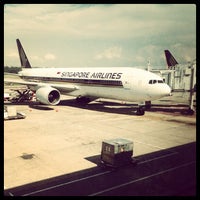 Photo taken at SQ942 SIN-DPS / Singapore Airlines by Little Miss Nut on 5/16/2012