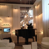 Foto tirada no(a) La Maison Champs-Élysées por Leo C. em 7/4/2012