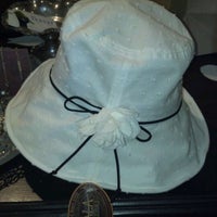 5/26/2012 tarihinde Pamela K.ziyaretçi tarafından Bonnet Hats and Accessories'de çekilen fotoğraf