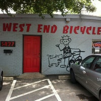 รูปภาพถ่ายที่ West End Bicycles โดย Stephan E. เมื่อ 7/29/2012