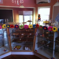 Foto tomada en Meemo&amp;#39;s Bakery  por Joby M. el 4/28/2012